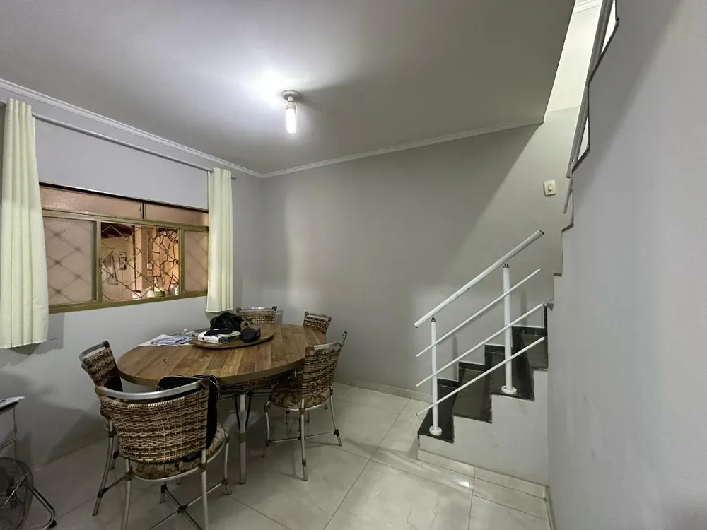 Casa, 4 quartos, 222 m² - Foto 1