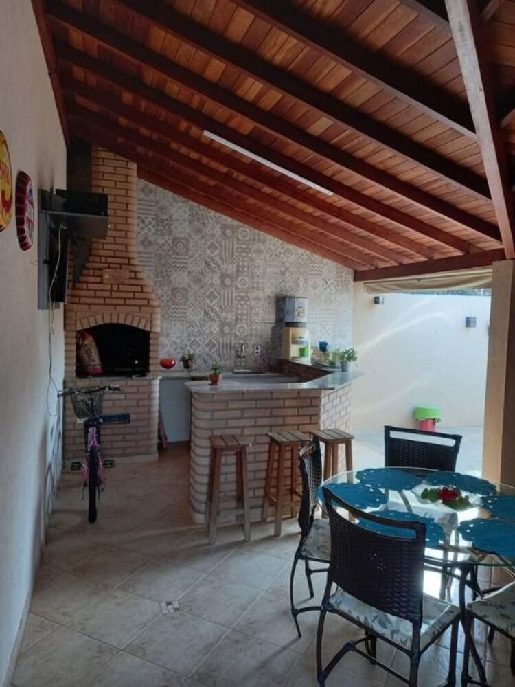 Casa à venda com 2 quartos, 220m² - Foto 1