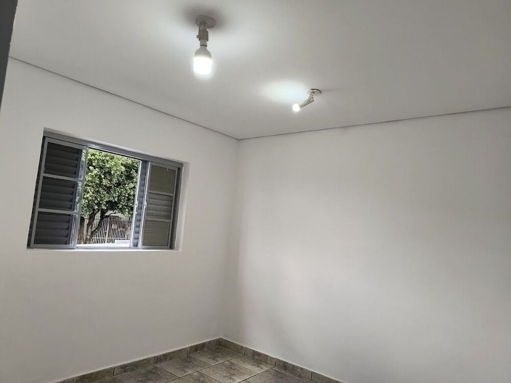 Casa para alugar com 2 quartos, 120m² - Foto 1