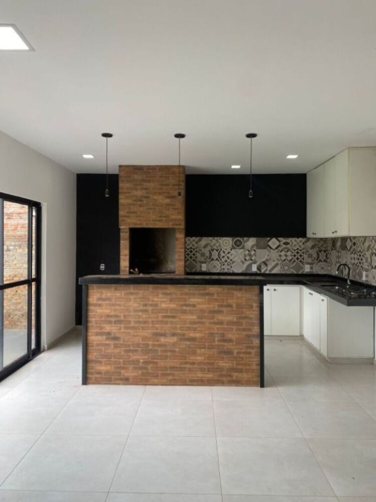 Casa à venda com 2 quartos, 150m² - Foto 2