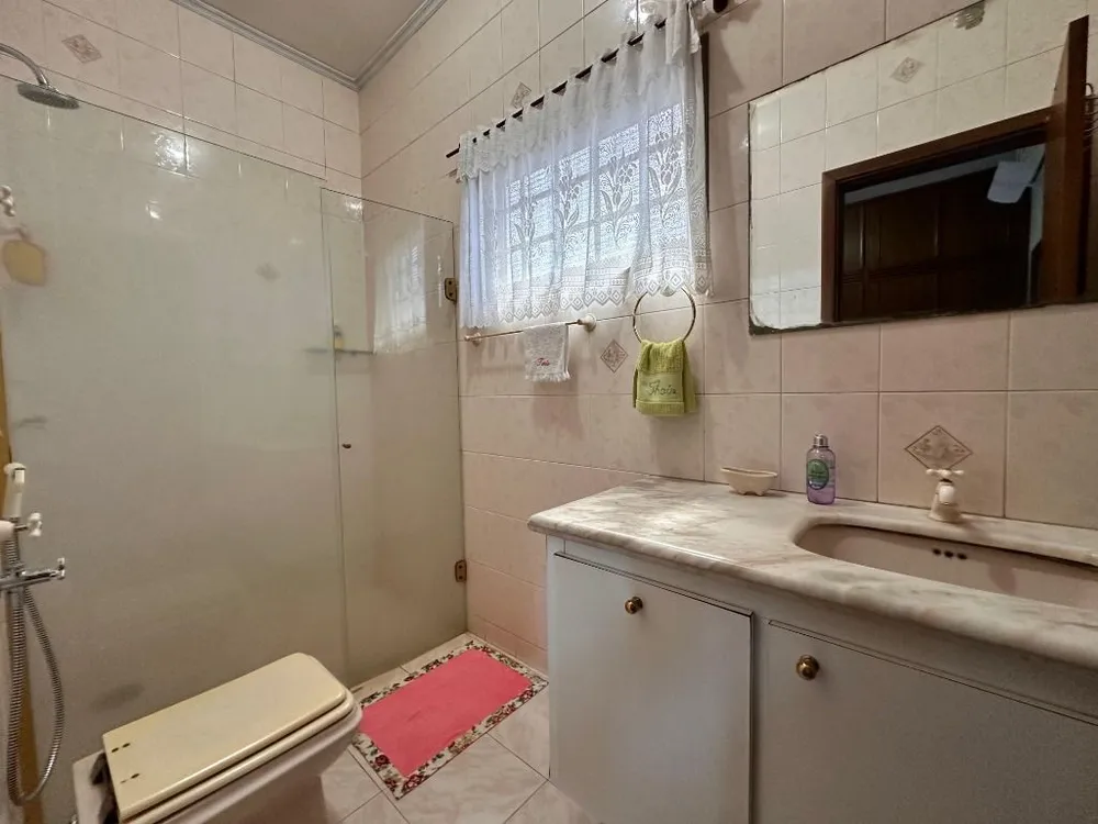 Casa, 4 quartos, 242 m² - Foto 1