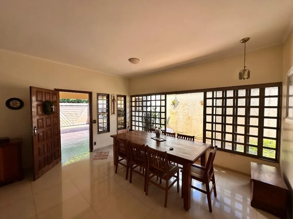 Casa, 4 quartos, 242 m² - Foto 1