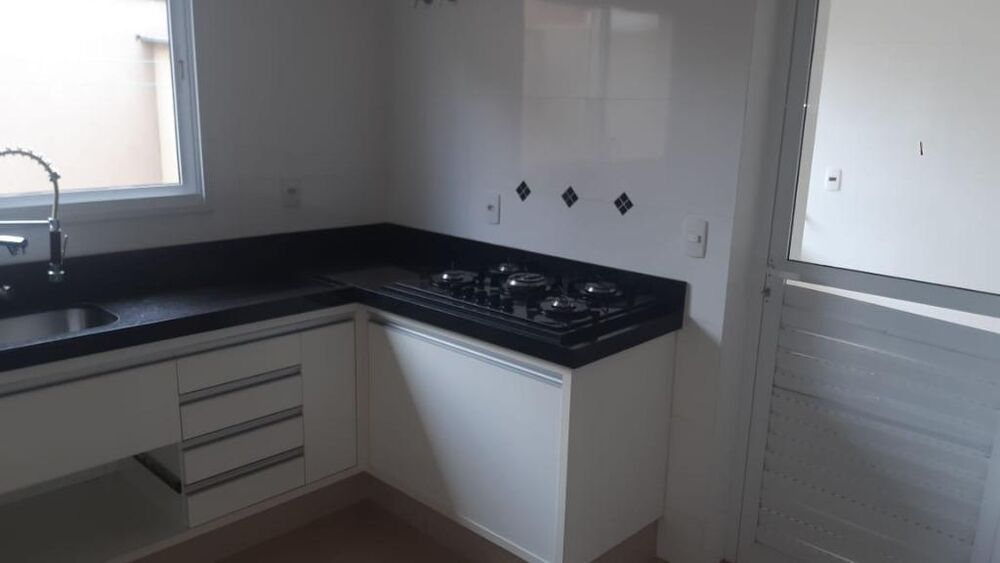 Casa de Condomínio à venda e aluguel com 4 quartos, 300m² - Foto 4
