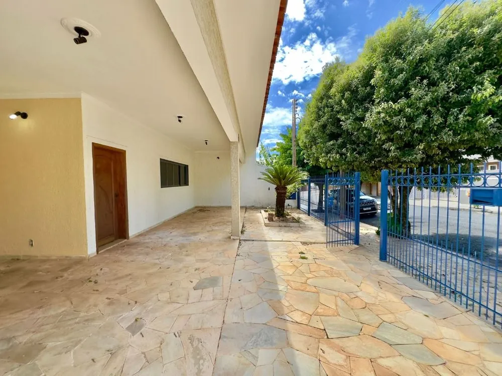 Casa, 4 quartos, 232 m² - Foto 2