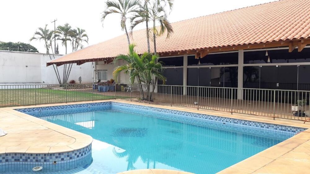 Casa para alugar com 4 quartos, 560m² - Foto 1