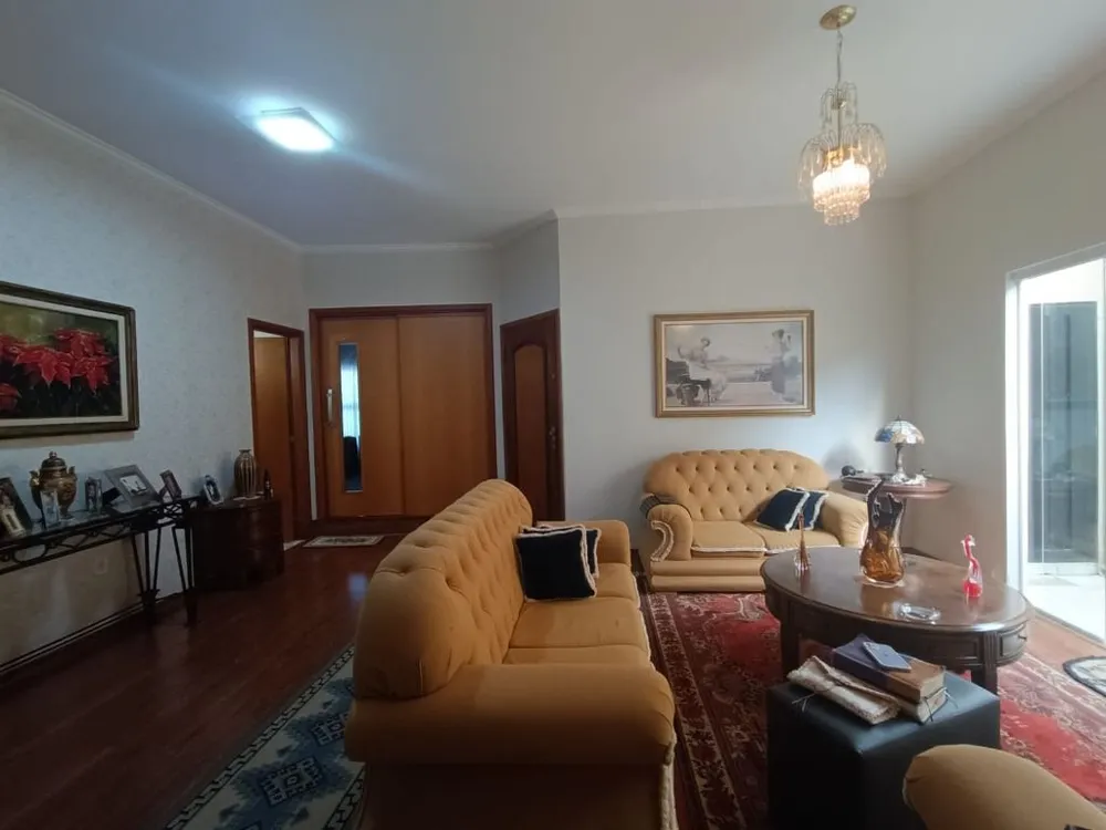 Casa, 3 quartos, 238 m² - Foto 1