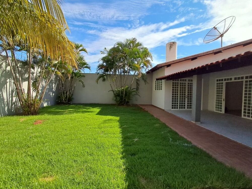 Casa para alugar com 5 quartos, 270m² - Foto 1