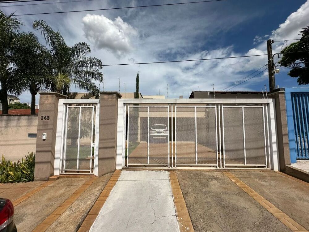 Casa à venda com 3 quartos, 450m² - Foto 2