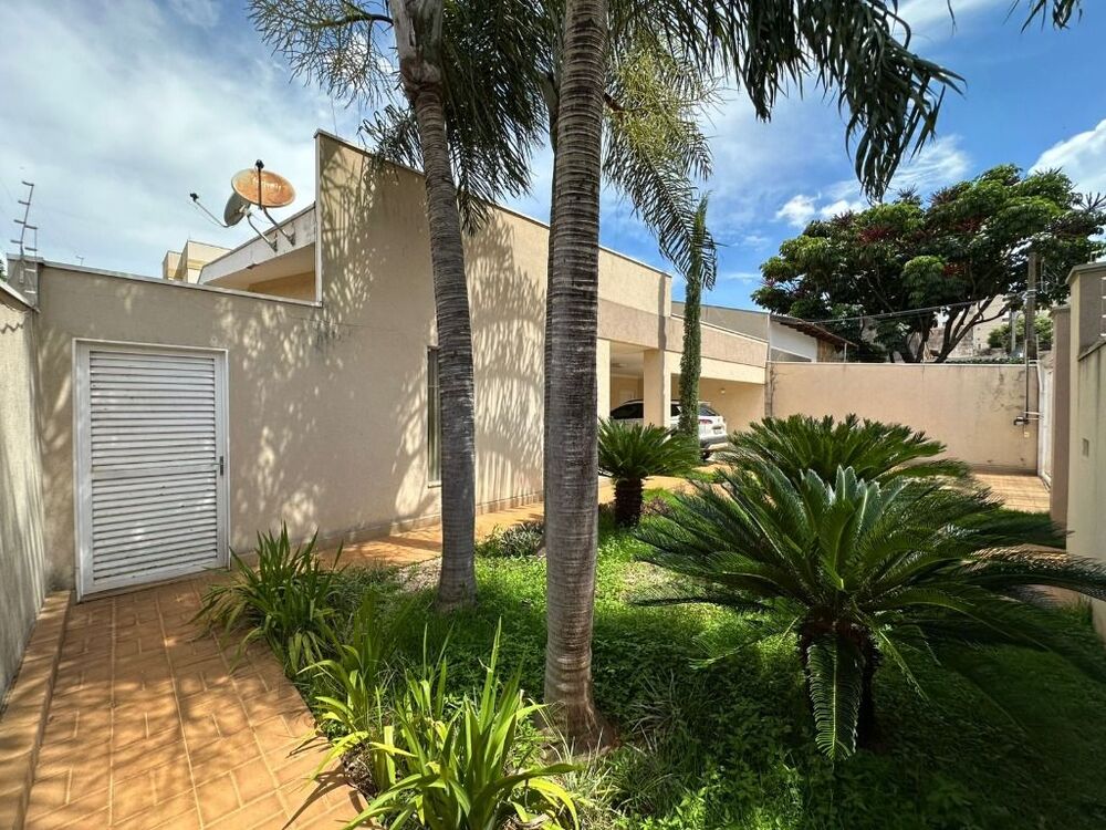 Casa à venda com 3 quartos, 450m² - Foto 3