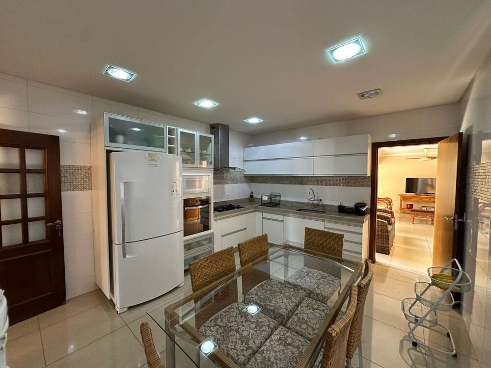 Casa à venda com 3 quartos, 450m² - Foto 7