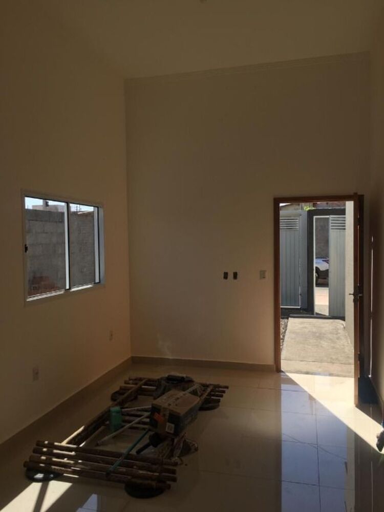 Casa à venda com 3 quartos, 70m² - Foto 1