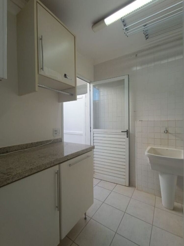 Casa de Condomínio para alugar com 3 quartos, 180m² - Foto 2