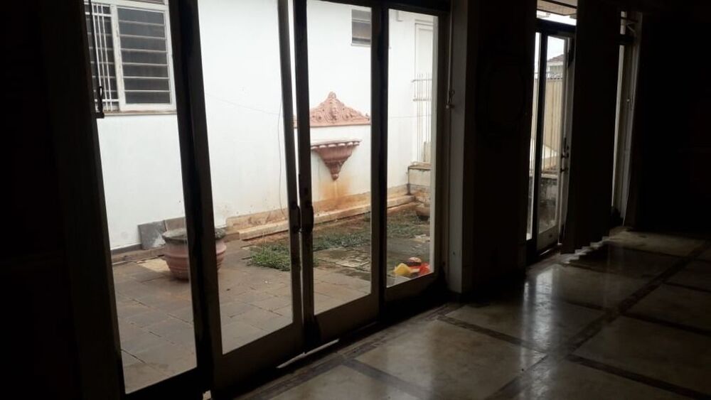 Casa à venda e aluguel com 4 quartos, 550m² - Foto 2