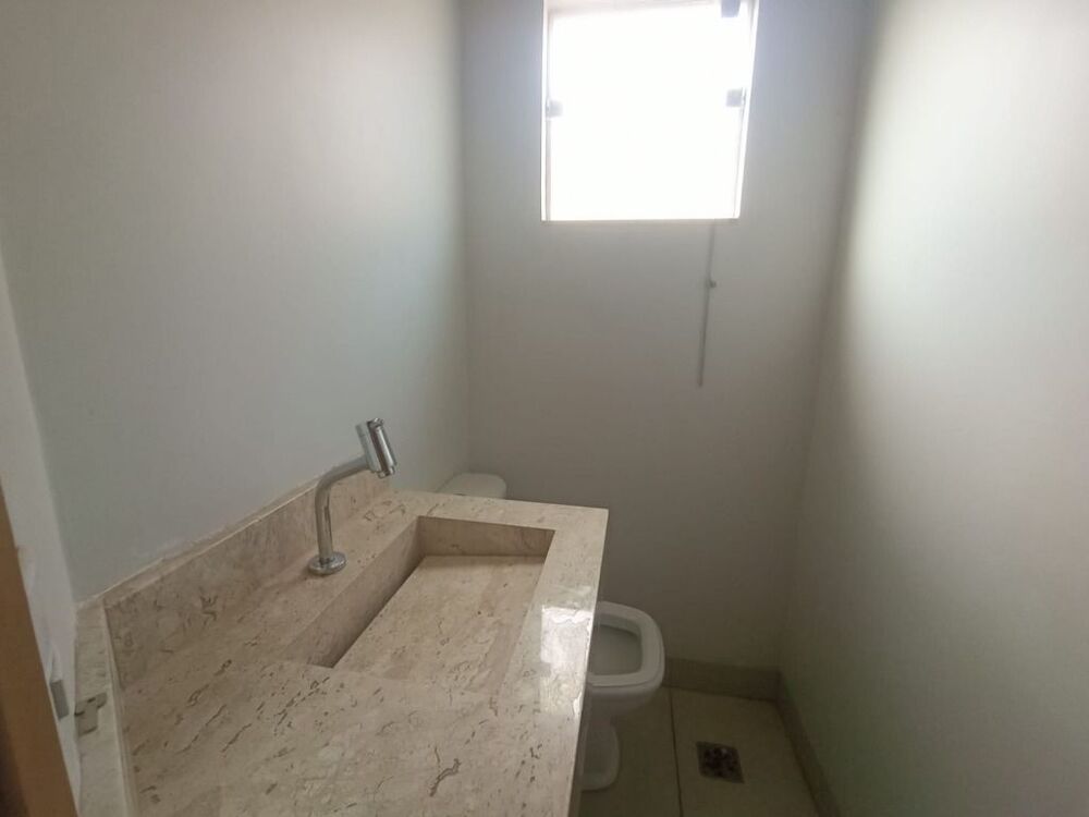Casa à venda com 3 quartos, 225m² - Foto 4