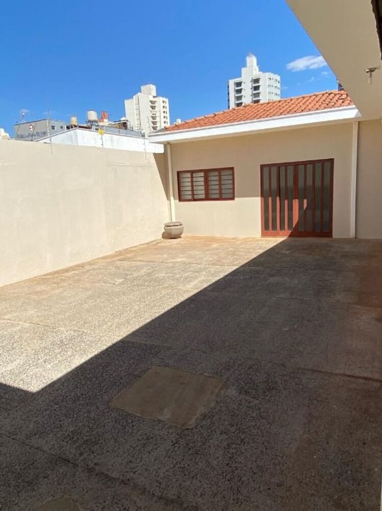 Casa para alugar com 3 quartos, 300m² - Foto 4
