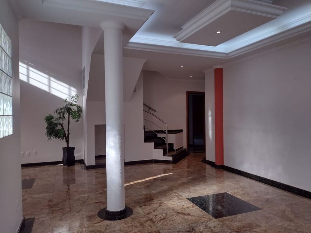 Casa à venda e aluguel com 4 quartos, 337m² - Foto 2