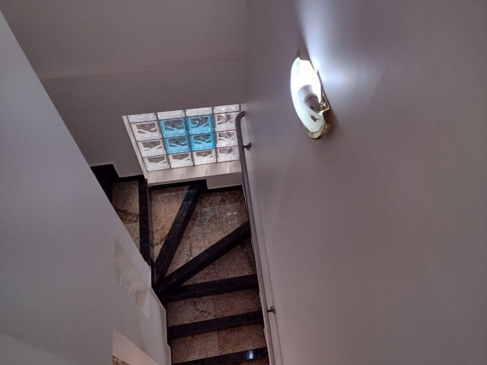 Casa à venda e aluguel com 4 quartos, 337m² - Foto 8