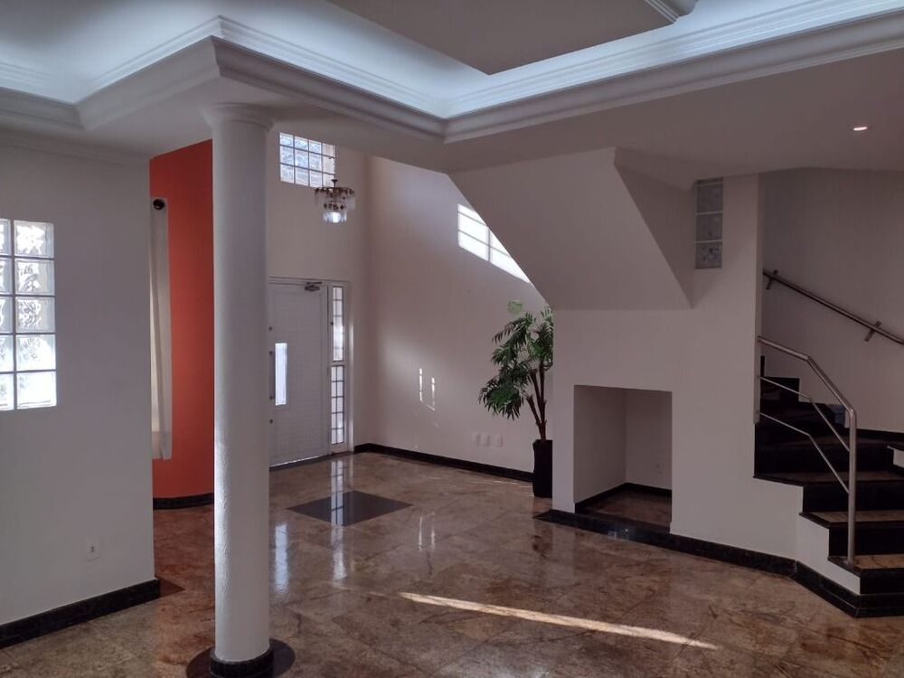 Casa à venda e aluguel com 4 quartos, 337m² - Foto 1