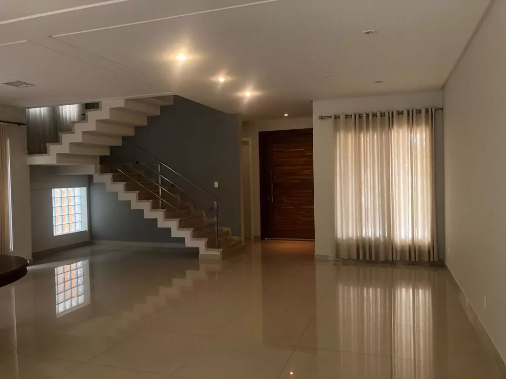 Casa de Condomínio à venda com 3 quartos, 380m² - Foto 2