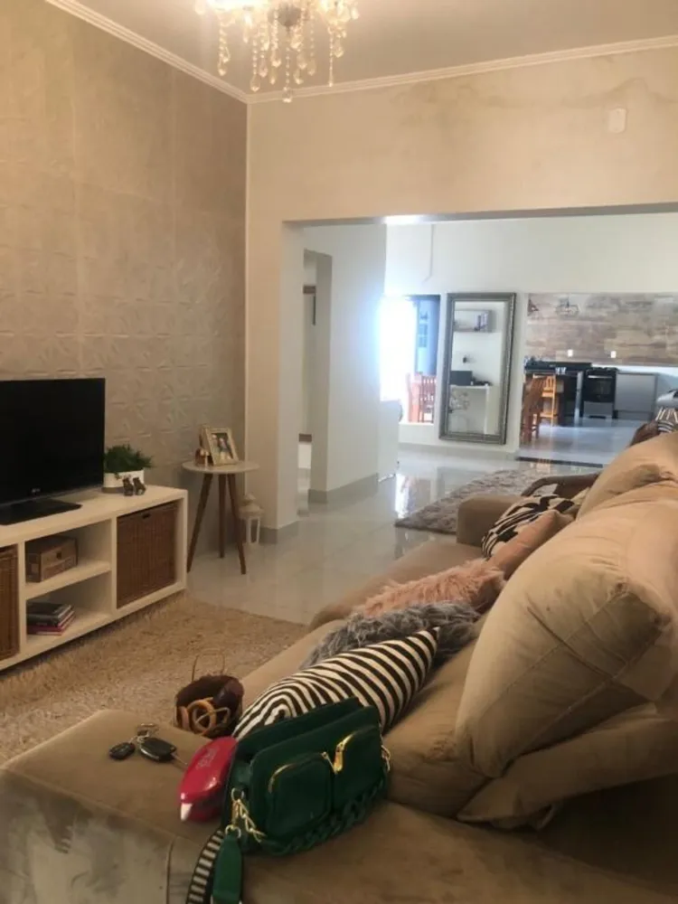 Casa, 4 quartos, 230 m² - Foto 1