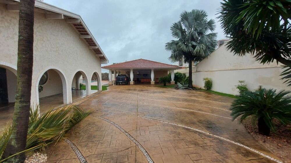 Casa à venda e aluguel com 4 quartos, 850m² - Foto 1