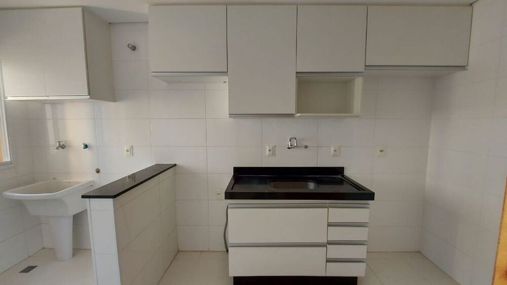 Apartamento à venda com 3 quartos, 95m² - Foto 2