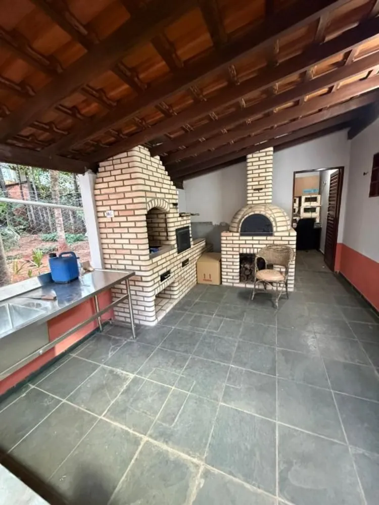 Chácara, 3 quartos, 1079 m² - Foto 1
