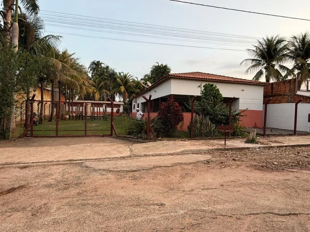 Chácara, 3 quartos, 1079 m² - Foto 2