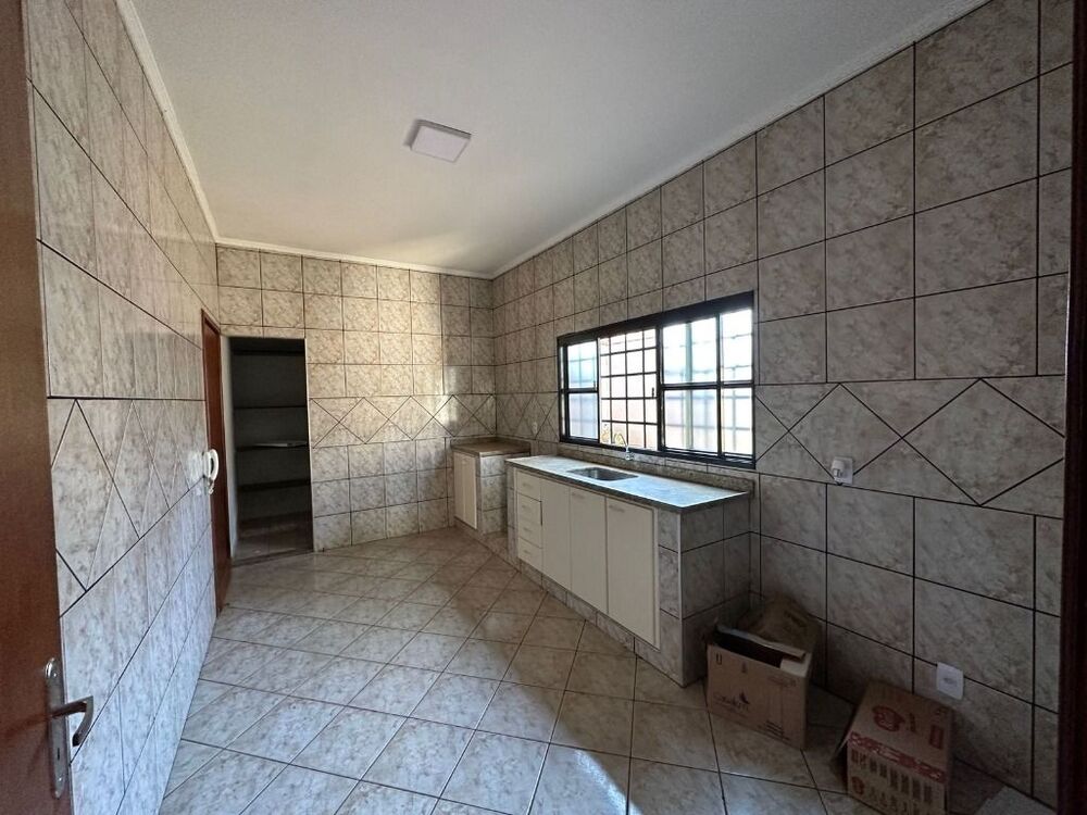 Casa à venda com 3 quartos, 373m² - Foto 2