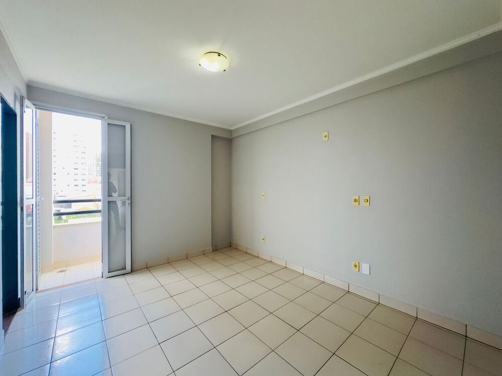 Apartamento à venda com 3 quartos, 127m² - Foto 4