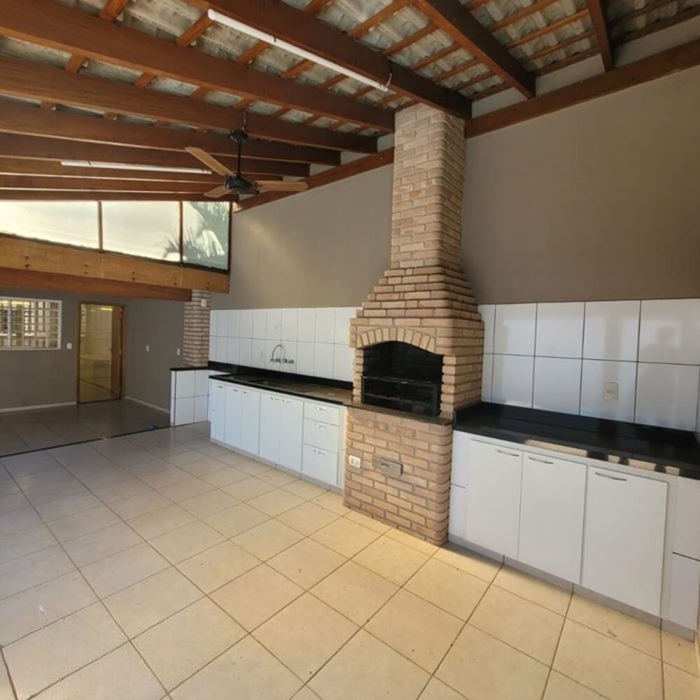 Casa para alugar com 3 quartos, 215m² - Foto 3