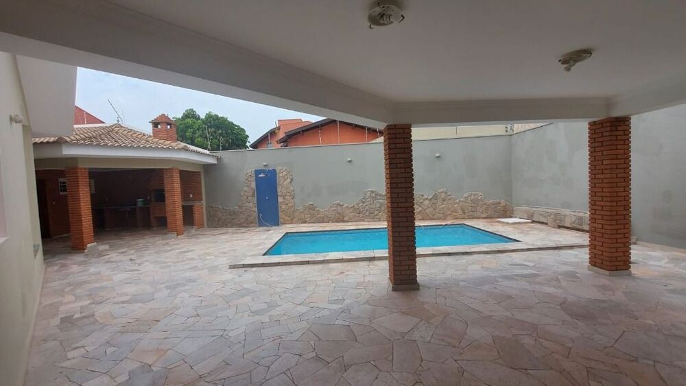 Casa à venda com 3 quartos, 320m² - Foto 2