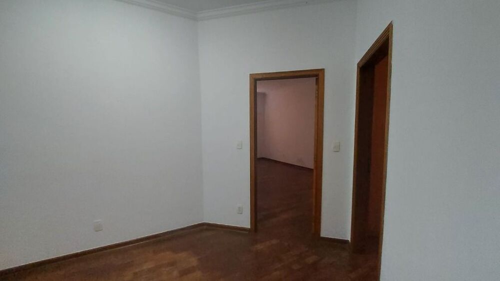 Casa à venda com 3 quartos, 320m² - Foto 4
