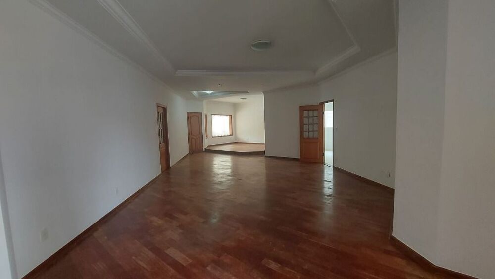 Casa à venda com 3 quartos, 320m² - Foto 1
