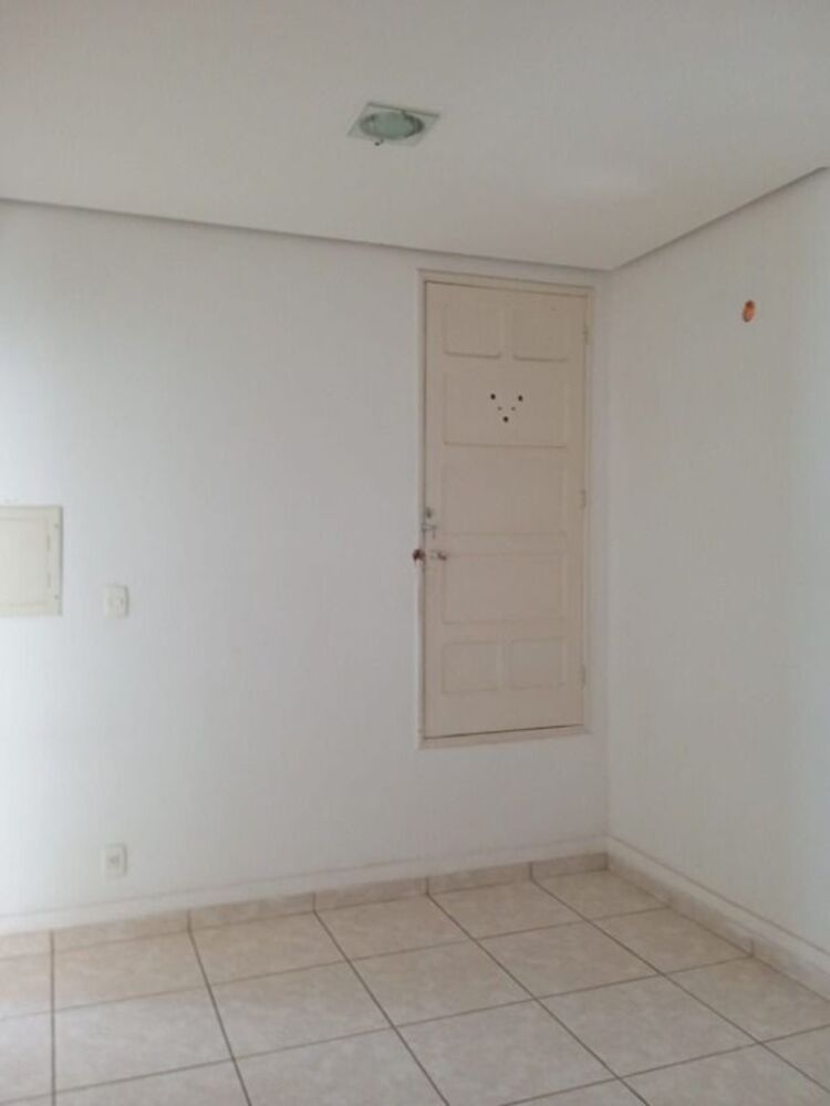 Casa para alugar com 2 quartos, 100m² - Foto 2