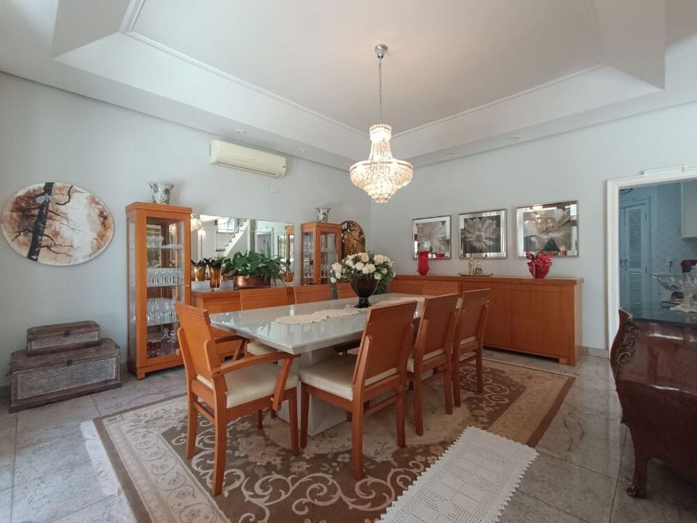 Casa para alugar com 4 quartos, 310m² - Foto 2