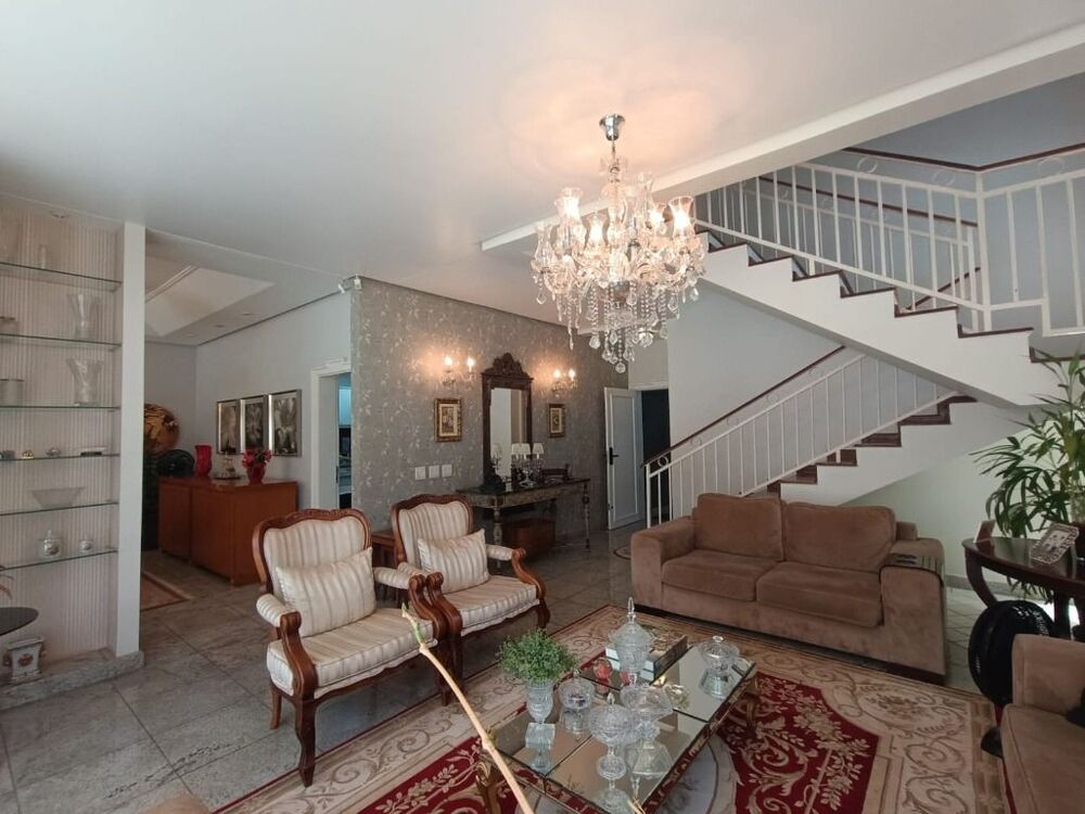 Casa para alugar com 4 quartos, 310m² - Foto 1