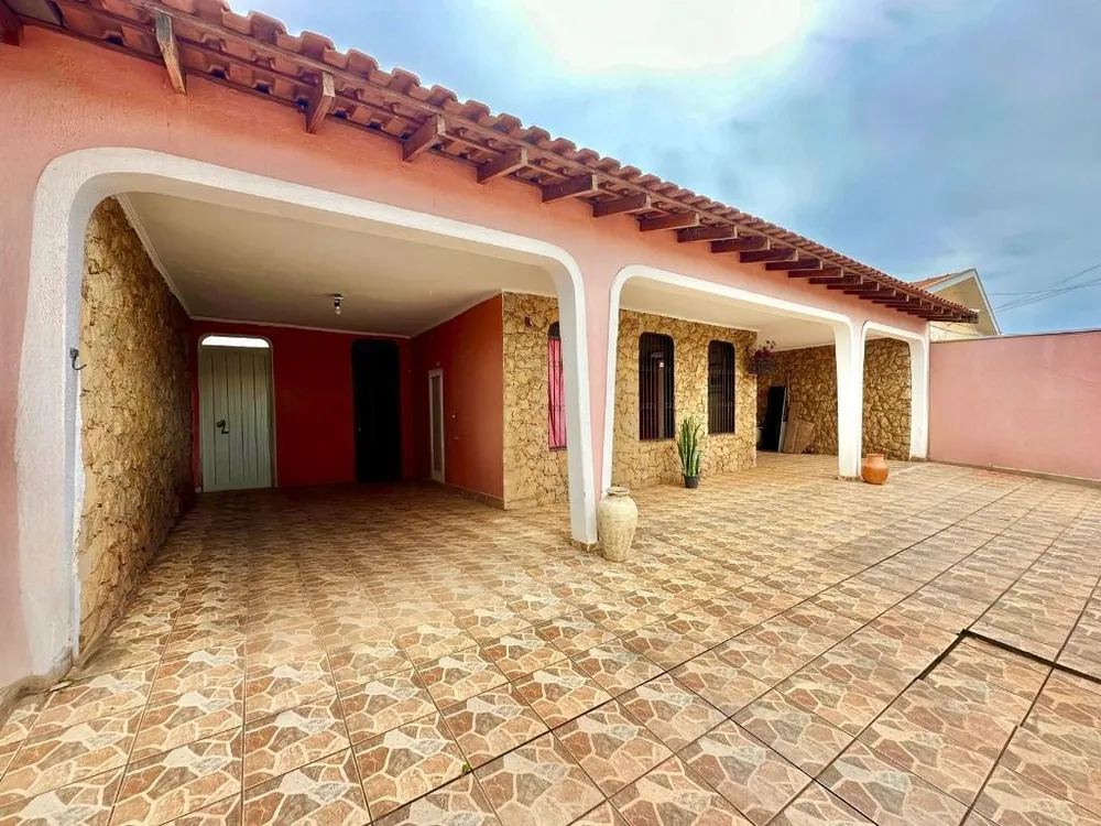 Casa, 4 quartos, 196 m² - Foto 1