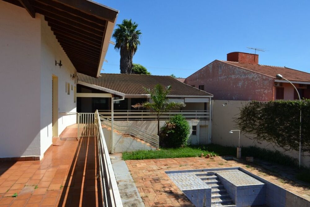 Casa à venda e aluguel com 4 quartos, 645m² - Foto 2