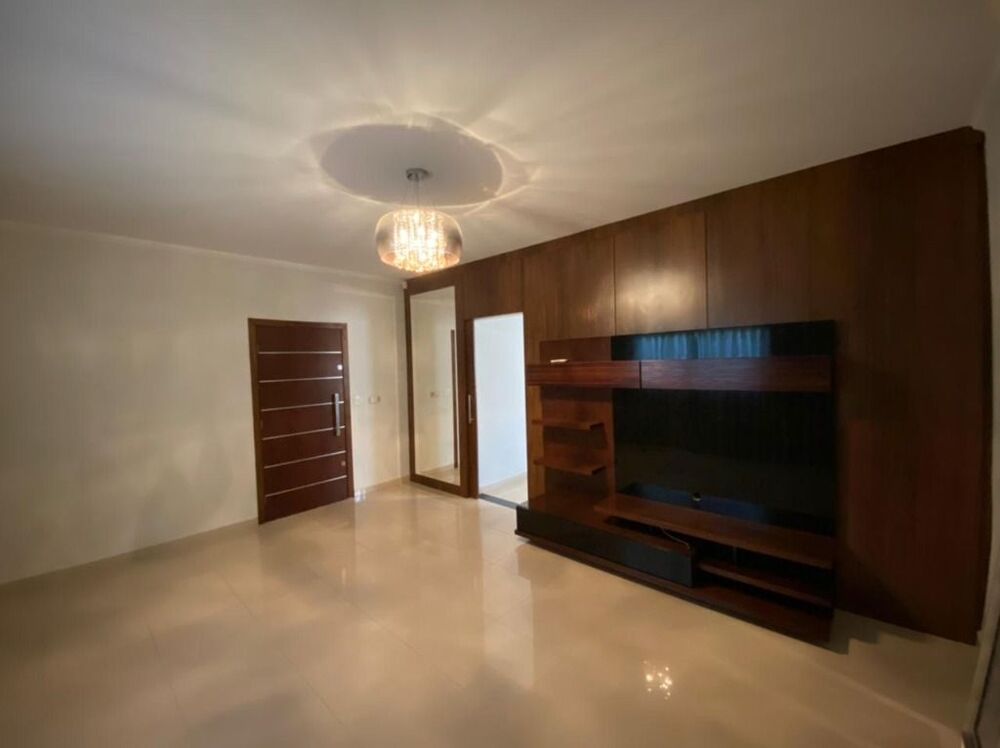 Casa à venda com 3 quartos, 207m² - Foto 2
