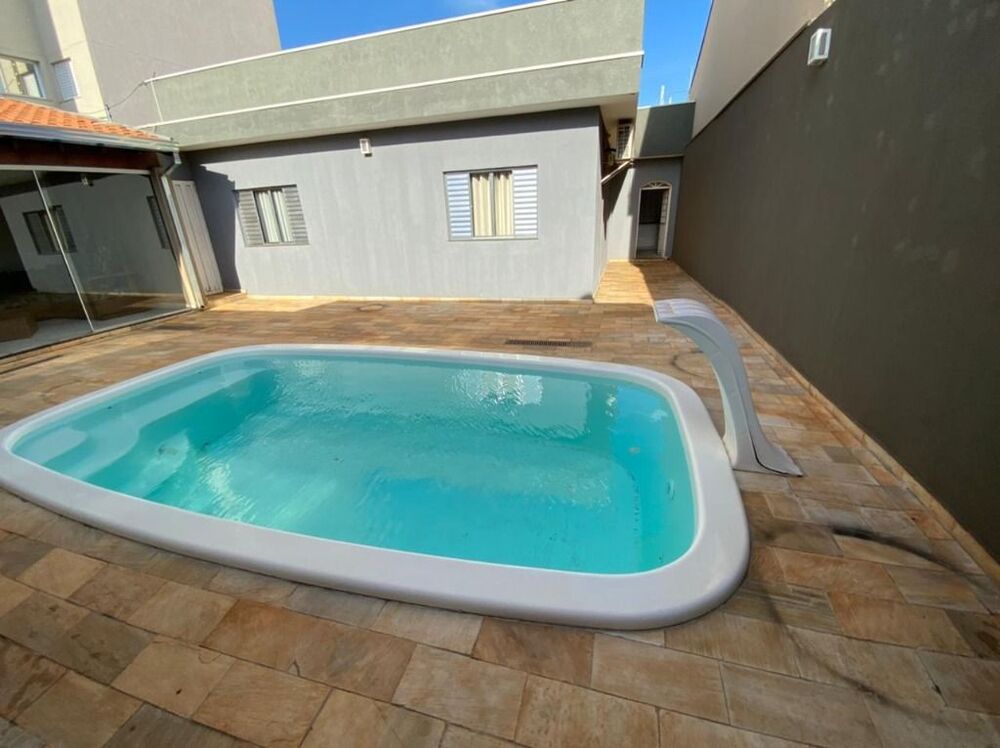 Casa à venda com 3 quartos, 207m² - Foto 1