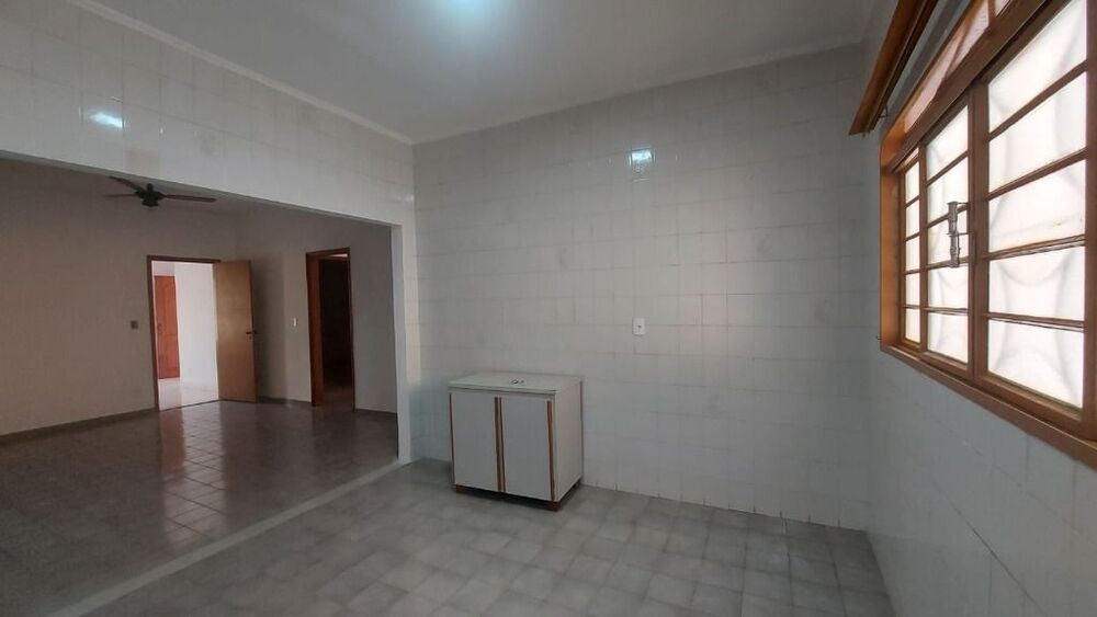 Casa à venda com 3 quartos, 223m² - Foto 4