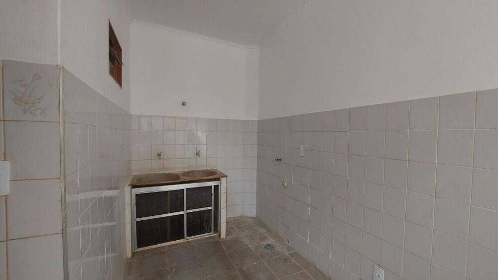 Casa à venda com 3 quartos, 223m² - Foto 1