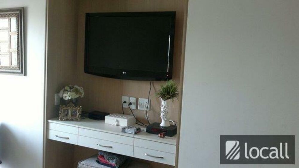 Casa de Condomínio à venda com 4 quartos, 450m² - Foto 2
