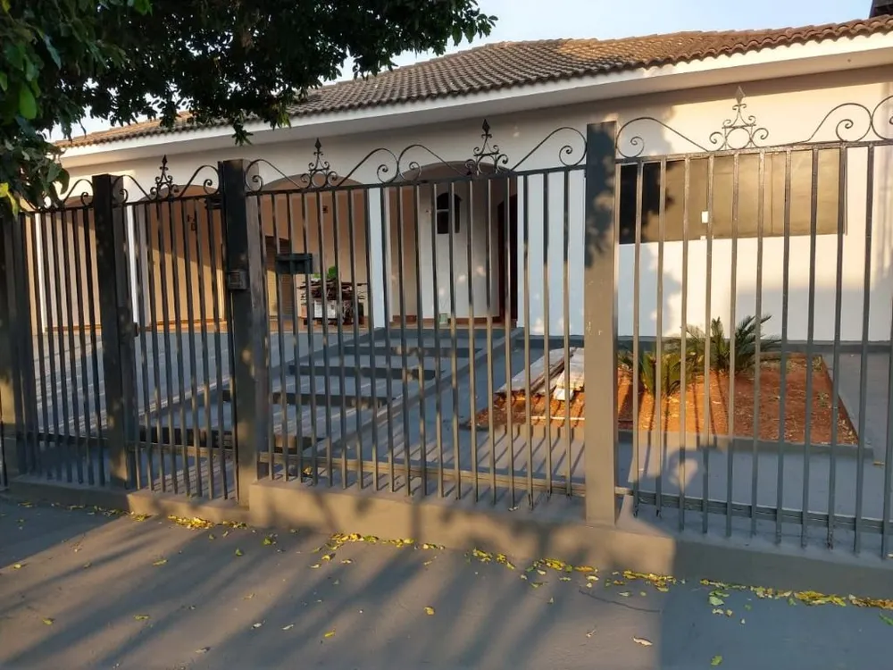 Casa, 4 quartos, 290 m² - Foto 1
