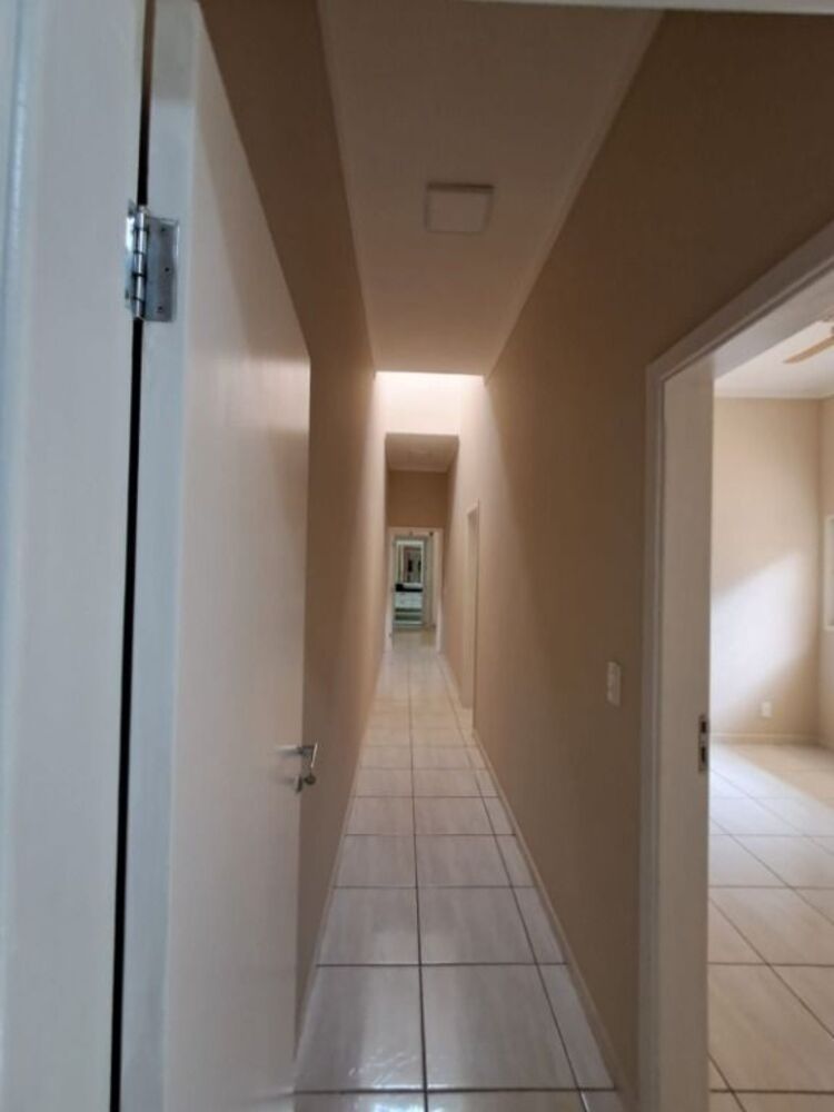 Casa à venda e aluguel com 3 quartos, 130m² - Foto 2