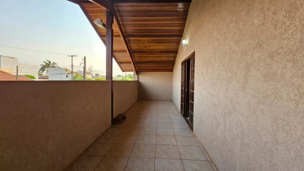 Casa à venda com 5 quartos, 196m² - Foto 4