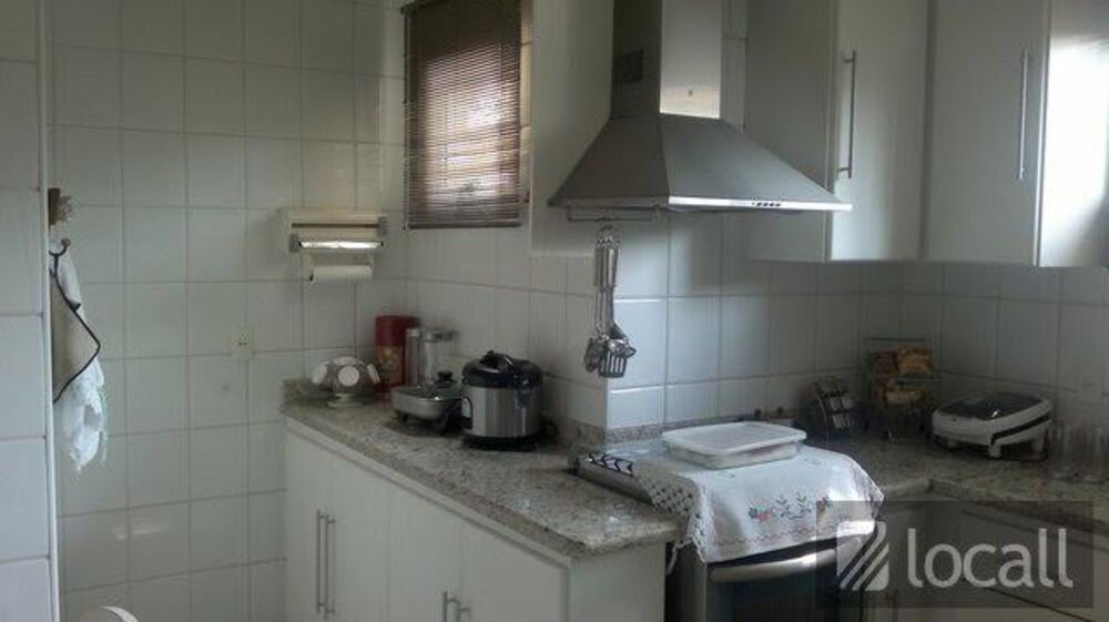 Casa de Condomínio à venda com 3 quartos, 310m² - Foto 2