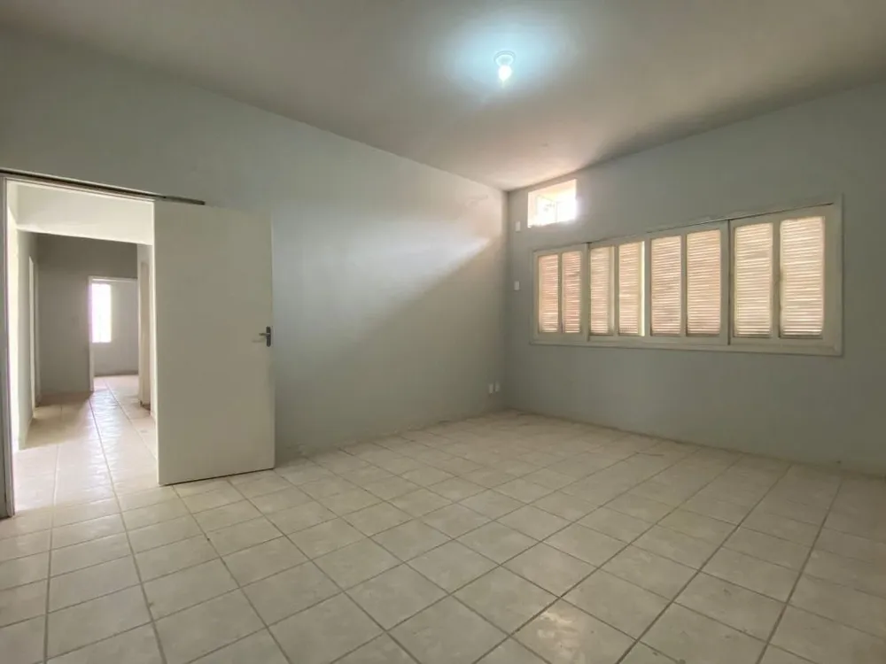 Casa, 6 quartos, 220 m² - Foto 2