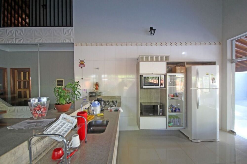 Casa de Condomínio à venda com 4 quartos, 340m² - Foto 3